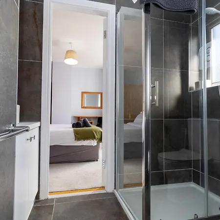 Seacliff Homes Number 2 By Trident Homes * 던모어 이스트
